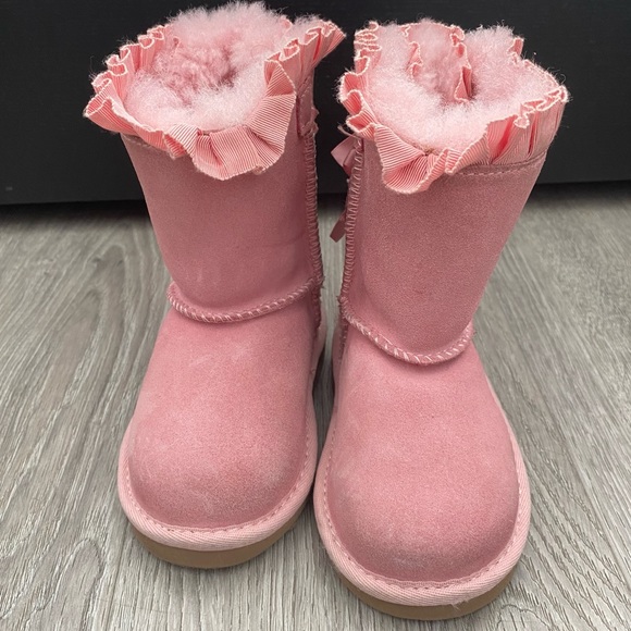 Kids Ugg Bailey Bow Light Pink Boots - Picture 10 of 16